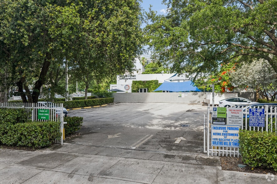 More Photos Of 275 NE 18th St, Miami Apartments For Lease