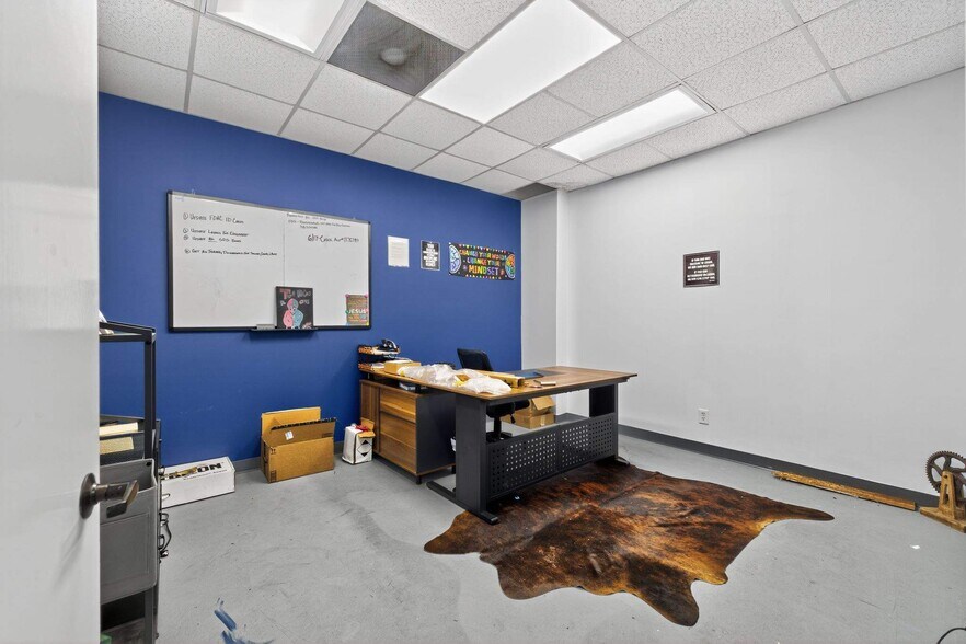 More Photos Of 3500 N Palafox St, Pensacola Showroom For Sale