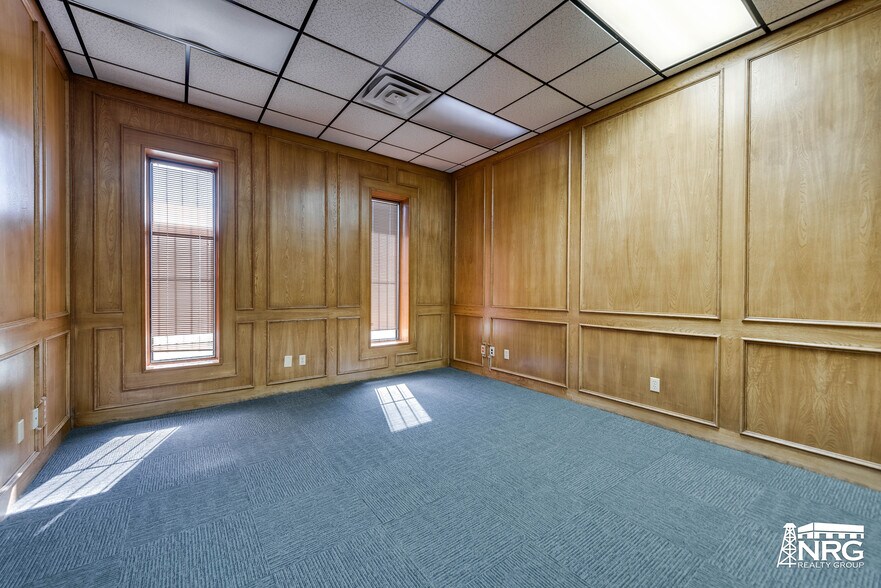 More Photos Of 1503 E Taylor Ave, Midland Industrial For Sale