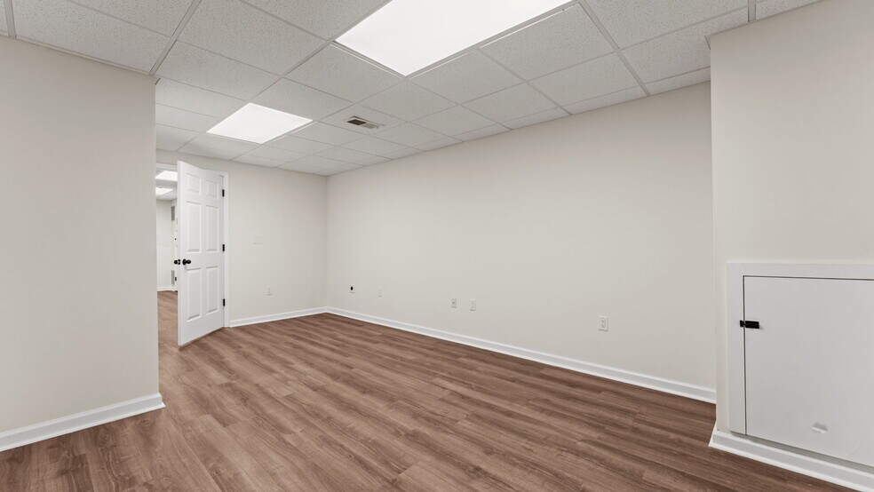 More Photos Of 5280 Atlanta Hwy, Alpharetta Auto Repair For Lease