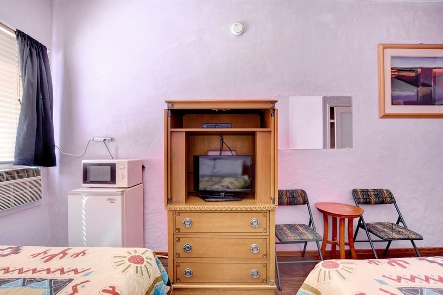 More Photos Of 115 W Gaviland St, Searchlight Hotel For Sale