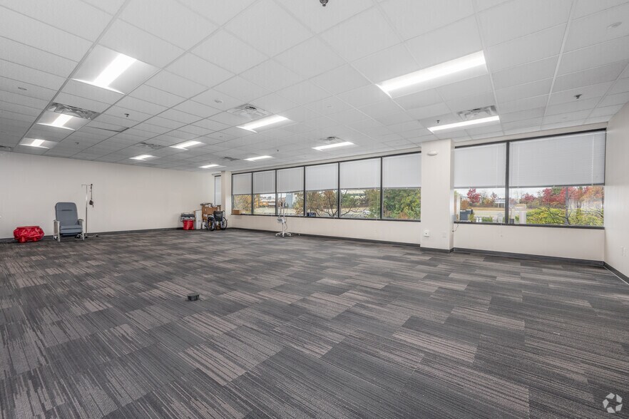 More Photos Of 9920 Franklin Square Dr, Nottingham Medical For Lease