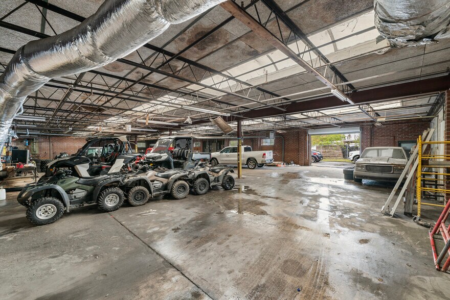 More Photos Of 580 Sw Broad St, Jesup Light Manufacturing For Sale