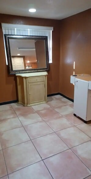 More Photos Of 1203 Mayflower Dr, Lakeland Freestanding For Sale