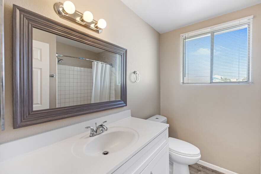 More Photos Of 1050 Gaviota Ave, Long Beach Apartments For Sale