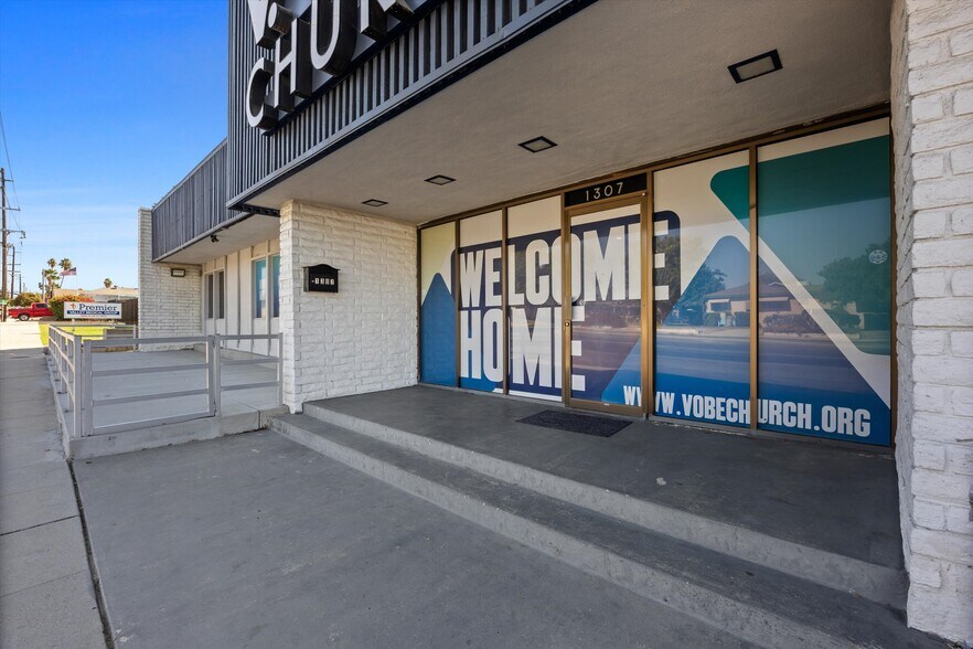 More Photos Of 1307 Columbus St, Bakersfield Specialty For Sale