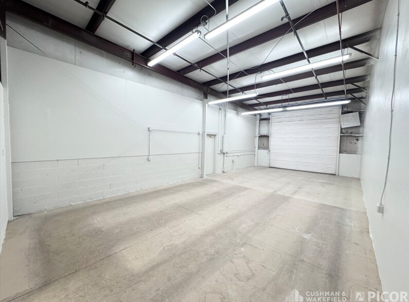 More Photos Of 6898-6902 N Camino Martin, Tucson Warehouse For Lease