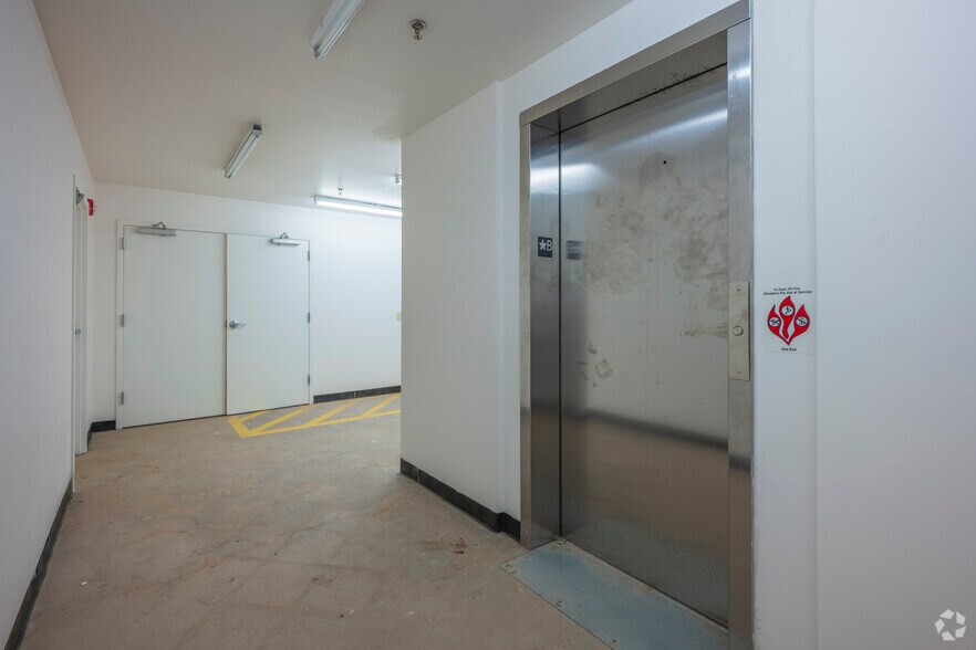 More Photos Of 201-205 N Mesa St, El Paso Storefront Retail Office For Lease