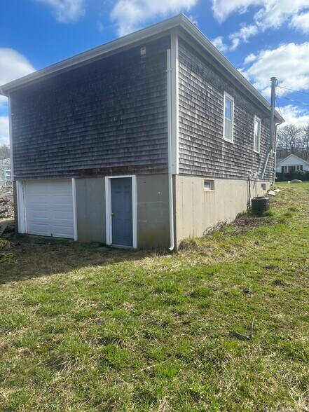 More Photos Of 1041 Main Rd, Westport Office For Lease