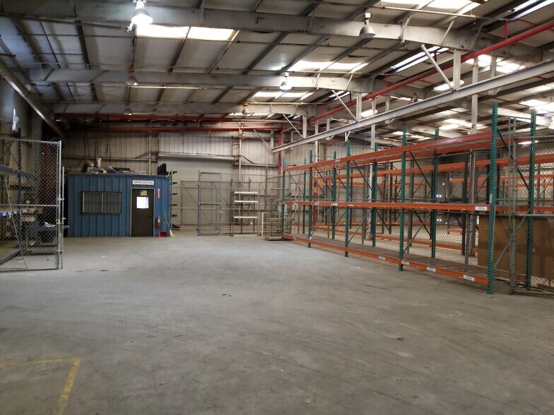 More Photos Of 16534 Peninsula St, Houston Manufacturing For Lease
