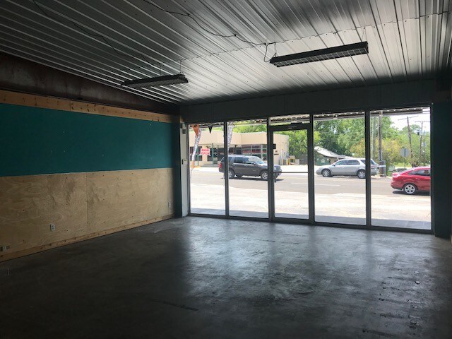More Photos Of 1501 Sam Houston Ave, Huntsville Storefront Retail Office For Lease