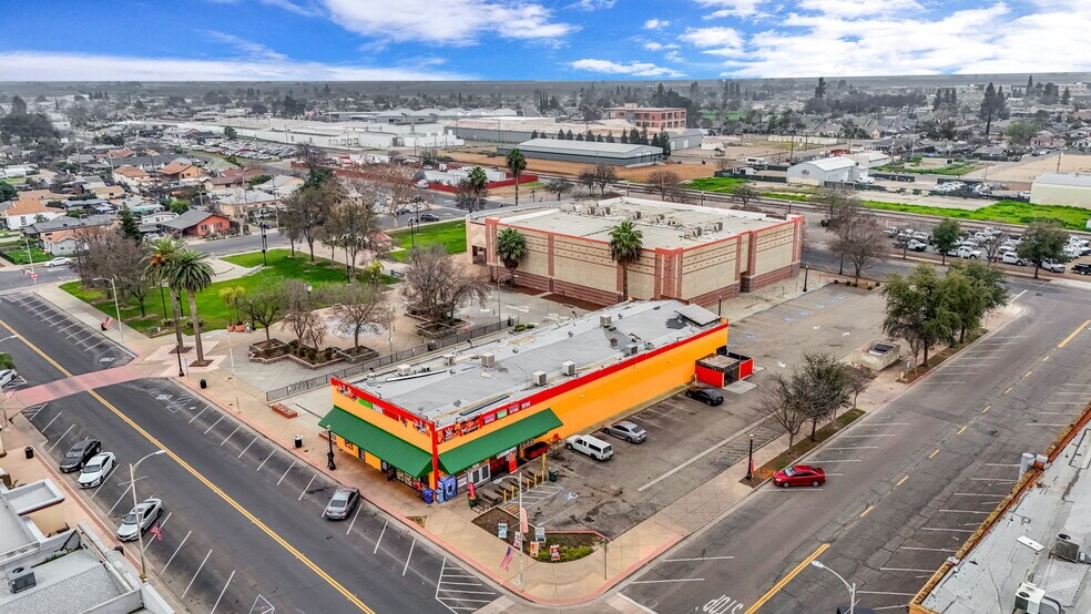 More Photos Of 217 S L St, Dinuba Freestanding For Sale