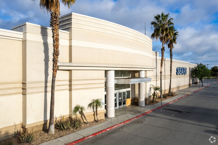 Primary Photo Of 2200 W Florida Ave, Hemet Department Store For Lease