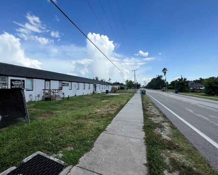 More Photos Of 208 4th St, Fort Myers Warehouse For Lease
