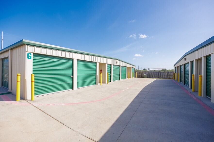 More Photos Of 1533 Flour Bluff Dr, Corpus Christi Self Storage For Sale