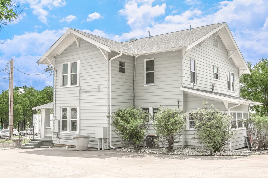 More Photos Of 209 E University Dr, Denton Medical For Lease