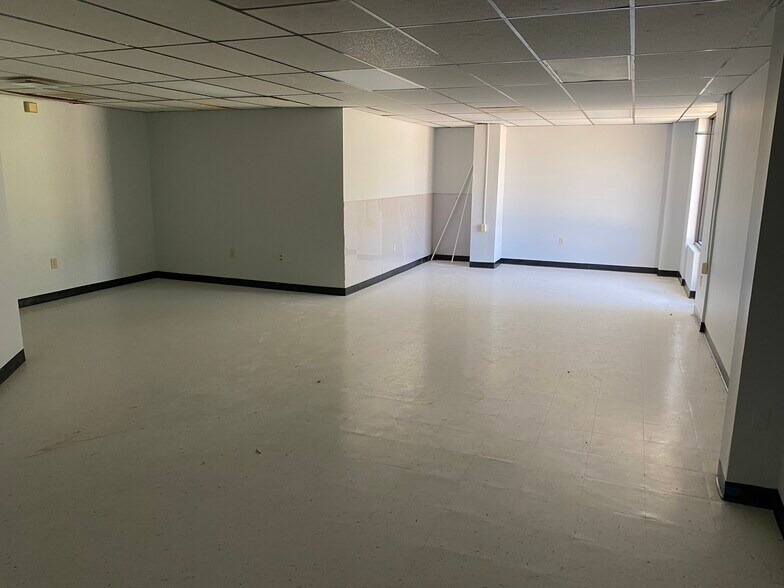 More Photos Of 1535 N Cogswell St, Rockledge Warehouse For Lease