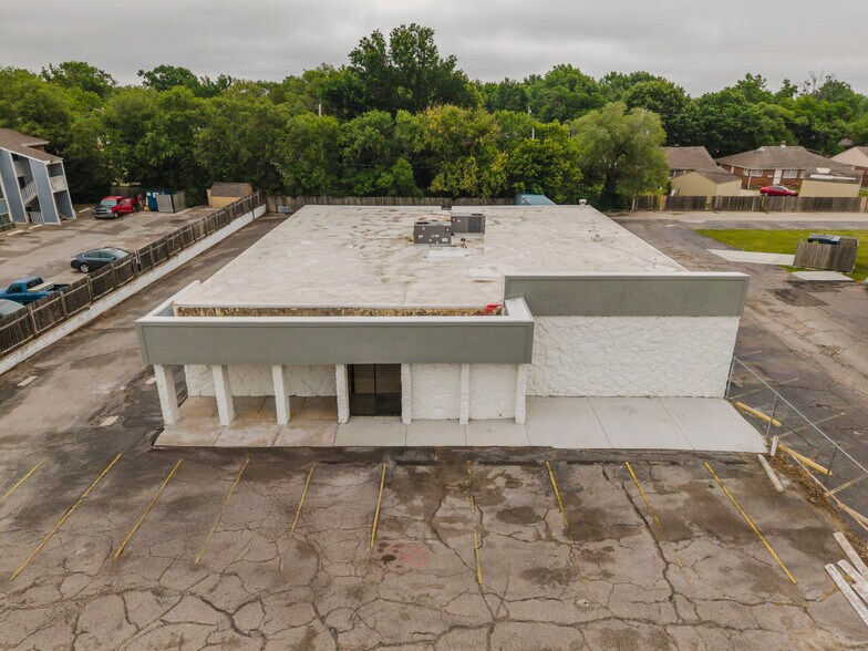 More Photos Of 2234 S Oliver St, Wichita Freestanding For Sale