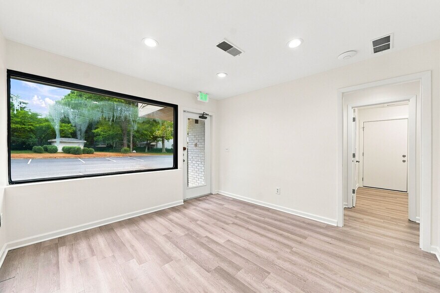 More Photos Of 600 Houze Way, Roswell Medical For Lease