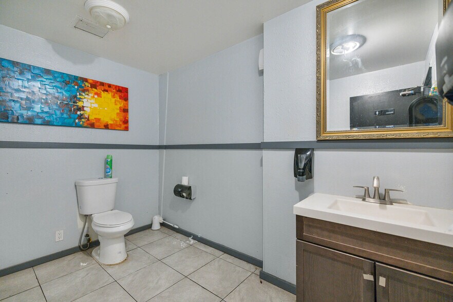 More Photos Of 549 Halemaumau St, Honolulu Restaurant For Lease