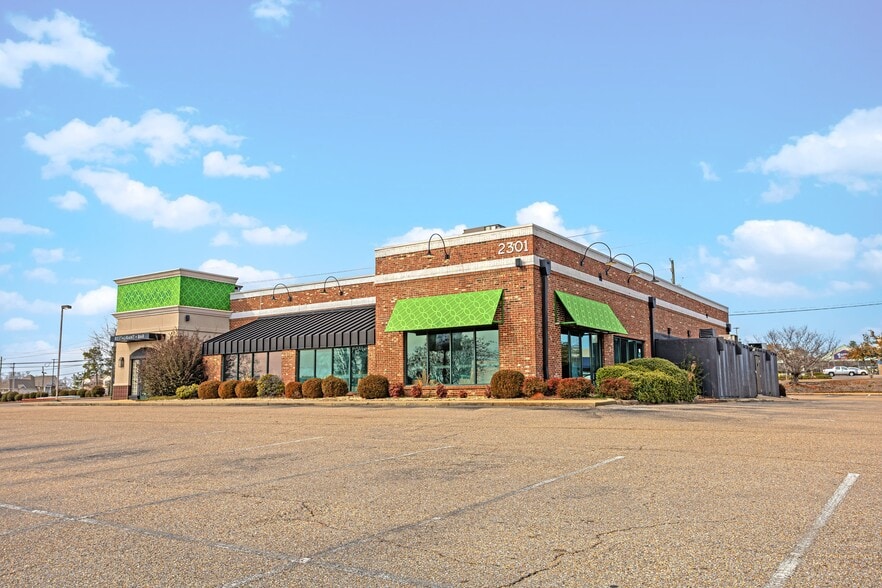 More Photos Of 2301 Cobbs Ford Rd, Prattville Restaurant For Sale