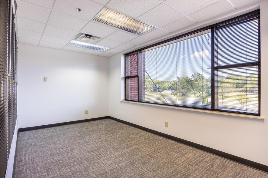 More Photos Of 3855 N Ocoee St, Cleveland Office For Lease