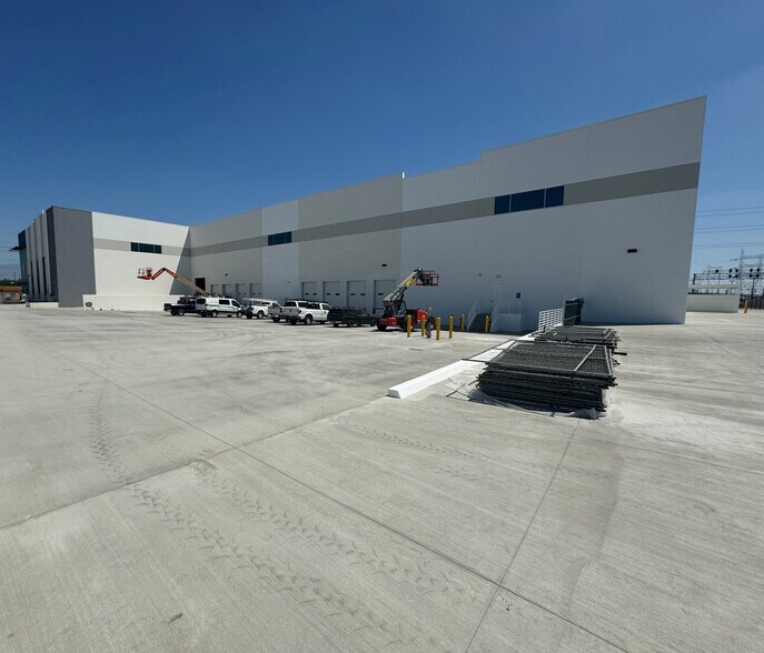 More Photos Of 3270 E Washington Blvd, Los Angeles Warehouse For Sale