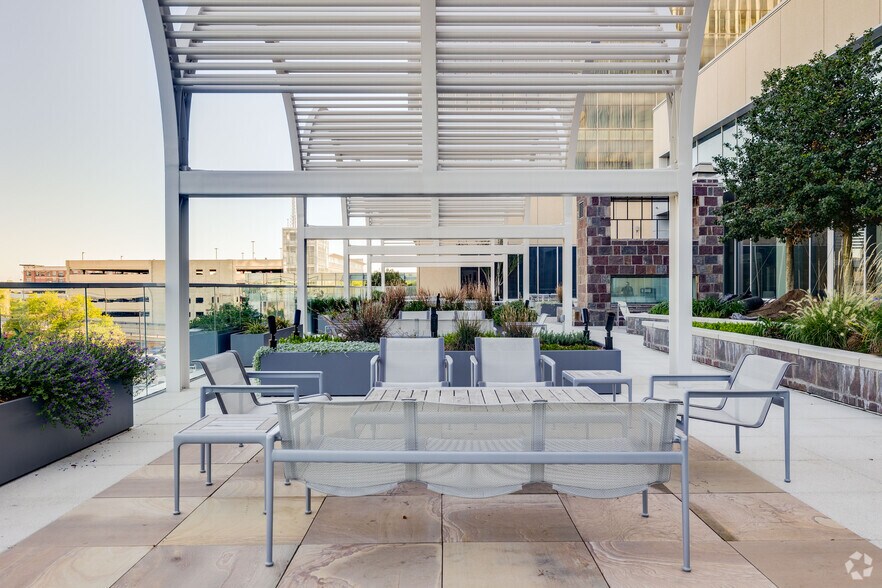 More Photos Of 101 E 2nd St, Tulsa Office For Lease