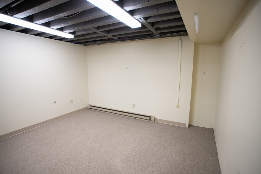 More Photos Of 105 Main St, Bangor Apartments For Lease