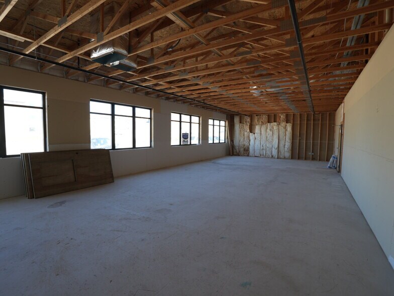 More Photos Of 3210 27th St W, Williston Office For Lease