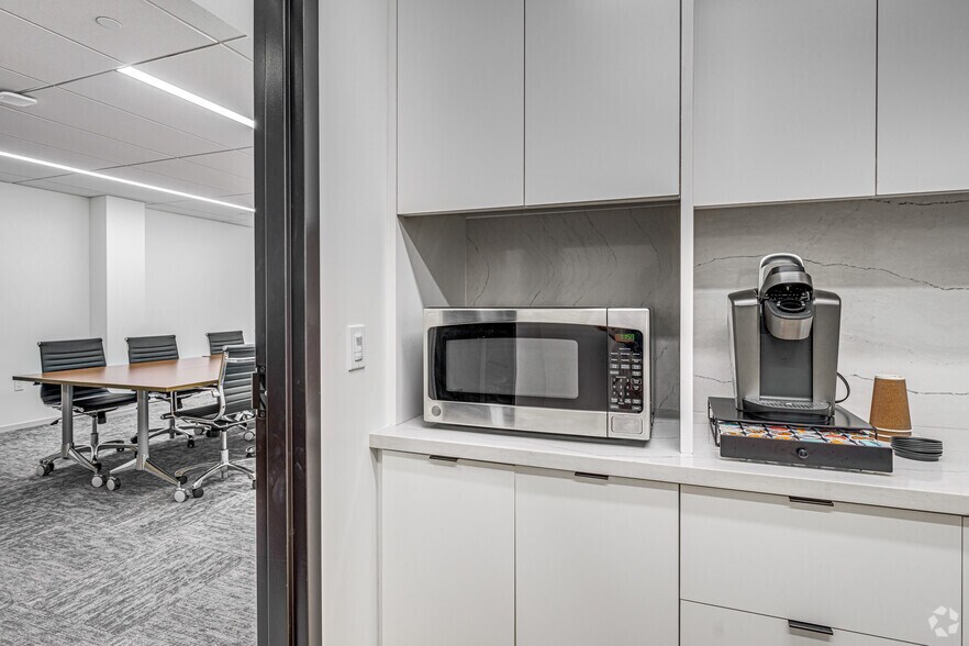 More Photos Of 205 Datura St, West Palm Beach Office For Lease