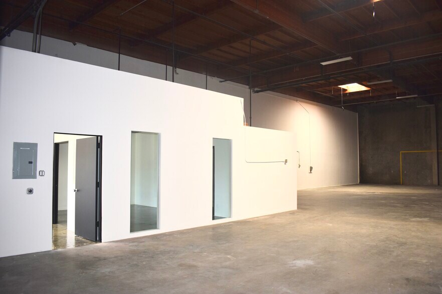 More Photos Of 1617 W Rosecrans Ave, Gardena Warehouse For Lease