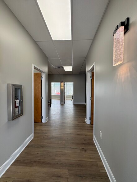 More Photos Of 101 E Market St, Smithfield Office For Lease
