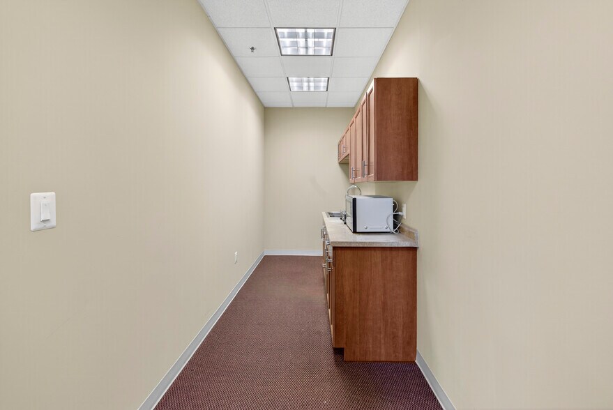 More Photos Of 46165 Westlake Dr, Sterling Medical For Sale