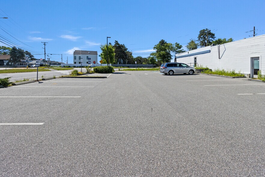 More Photos Of 3 E Grand Ave, Scarborough Service Station For Sale