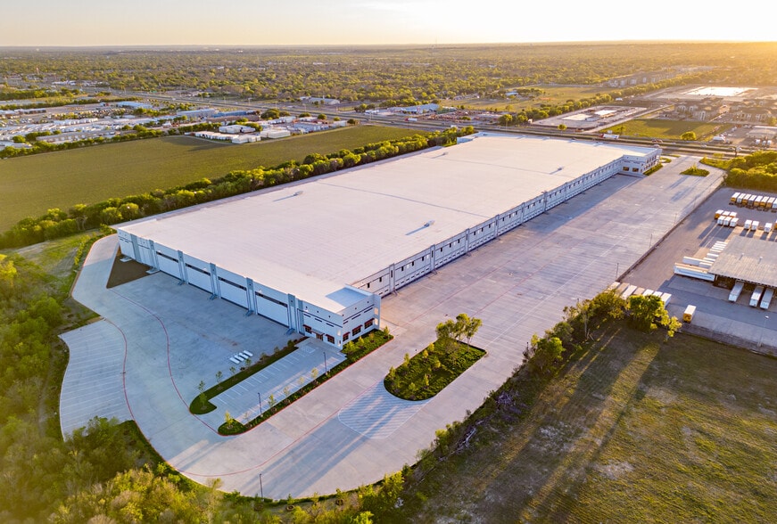 More Photos Of 542 SE Loop 410, San Antonio Warehouse For Sale