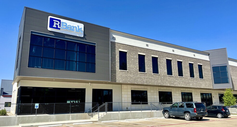 Primary Photo Of 451 University Dr, Fort Worth Office For Lease