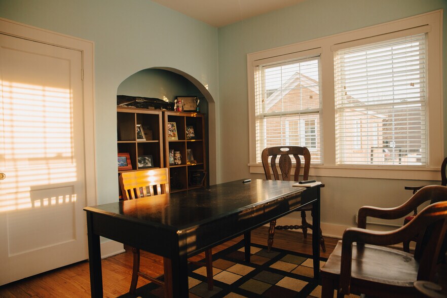 More Photos Of 355 N College Ave, Fayetteville Office For Sale