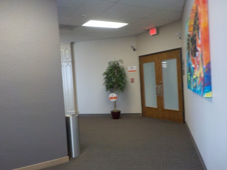 More Photos Of 3700 N 10th St, McAllen Office For Lease