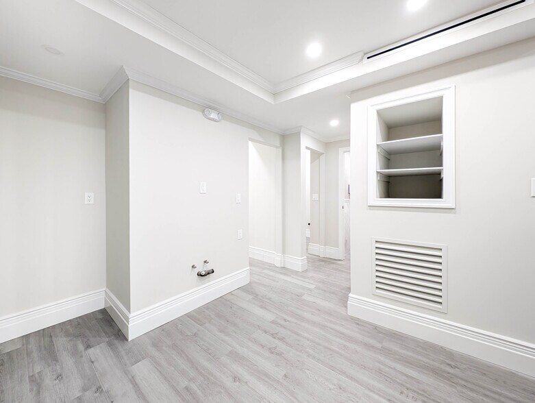 More Photos Of 140 W 58th St, New York Apartments For Lease