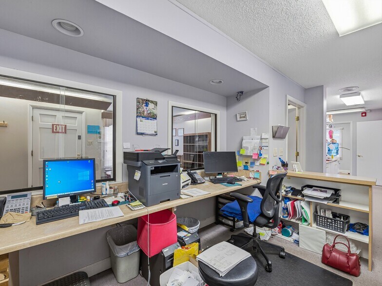 More Photos Of 5 Doctors Park, Asheville Medical For Lease