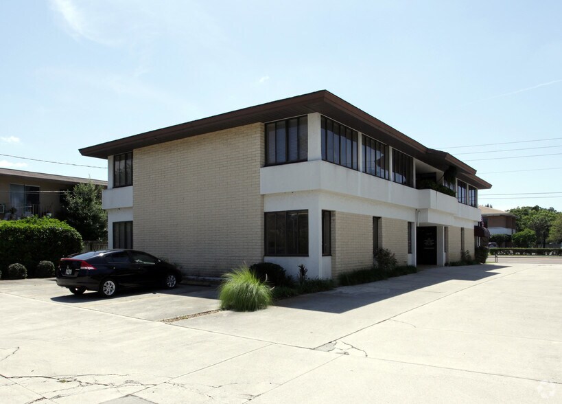 More Photos Of 2975 Bee Ridge Rd, Sarasota Medical For Lease