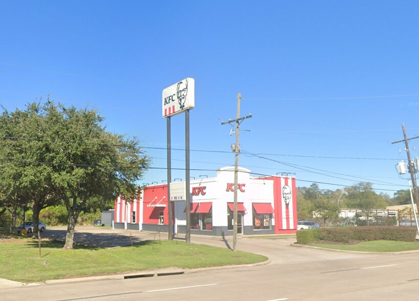 More Photos Of 8090 College St, Beaumont Freestanding For Lease