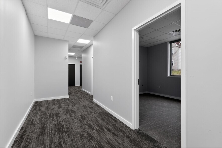More Photos Of 13 N York Rd, Willow Grove Freestanding For Lease