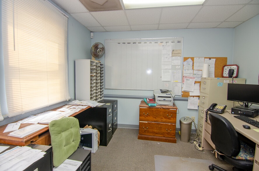 More Photos Of 1108 Pickett Rd, Norfolk Flex For Sale