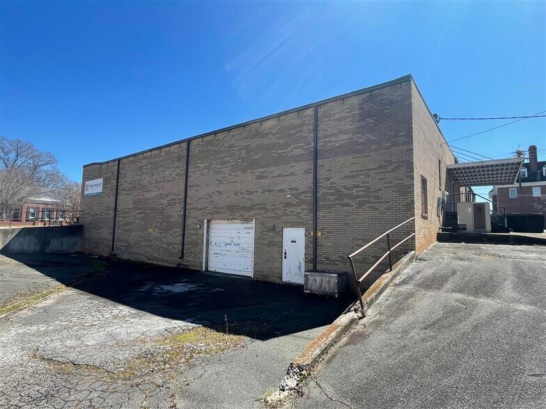 More Photos Of 1001 N Main St, Anderson Freestanding For Sale