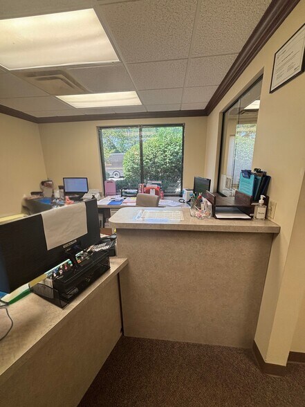 More Photos Of 1100 Torrey Rd, Fenton Medical For Lease
