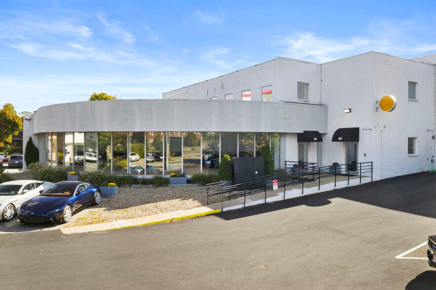 More Photos Of 85 Linden St, Waltham Showroom For Sale