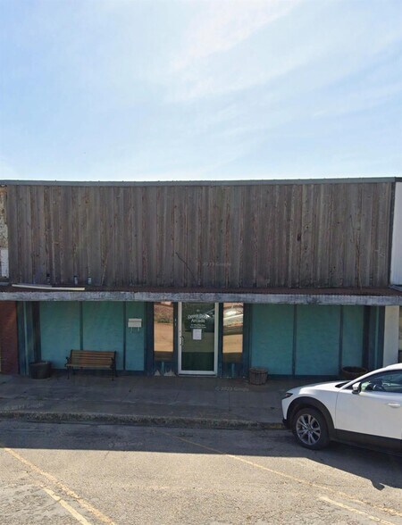 More Photos Of 103/105 S Main St, West General Retail For Sale