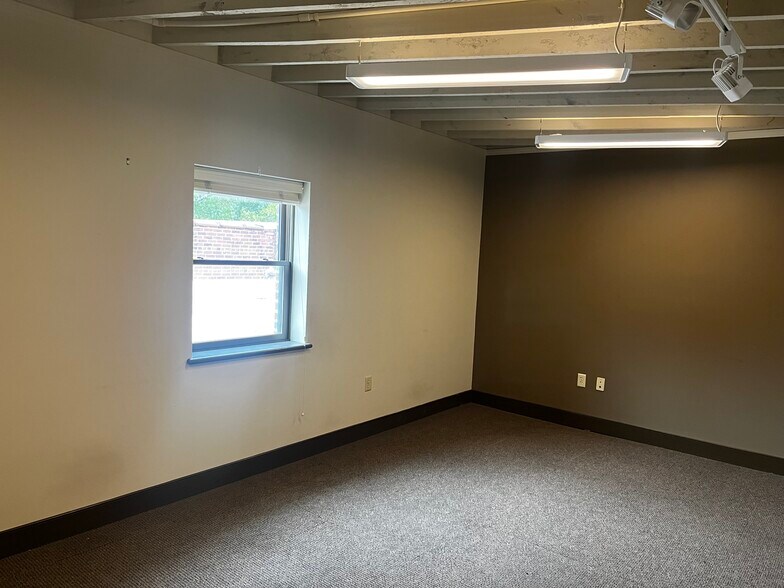 More Photos Of 5 Kitchen Pl, Asheville Office For Lease